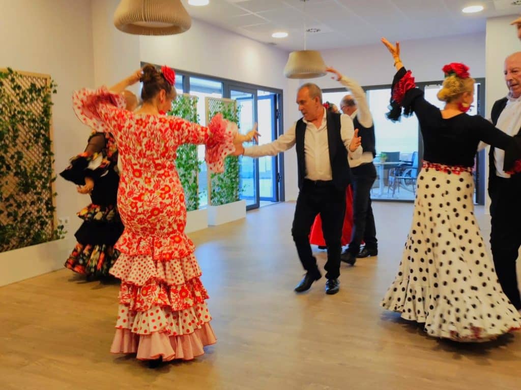 ACTUACION DE LOS AMIGOS DE LAS SEVILLANAS