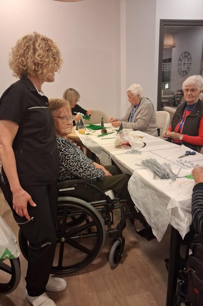 TALLER DE ARBOLES DE NAVIDAD